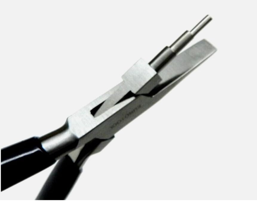 Close-up of the stainless steel jaws on the 3-step wire wrapping jewellery pliers