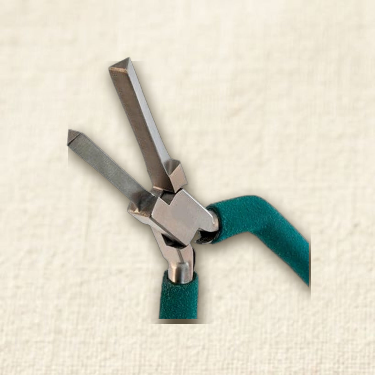 Small Triangle Mandrel Pliers for Jewellery Making, 17.15 cm, 4 & 6 mm Jaws, Wire Wrapping Looping etc