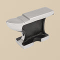 Flat horn cast steel bench anvil with polished face, 1.7 kg