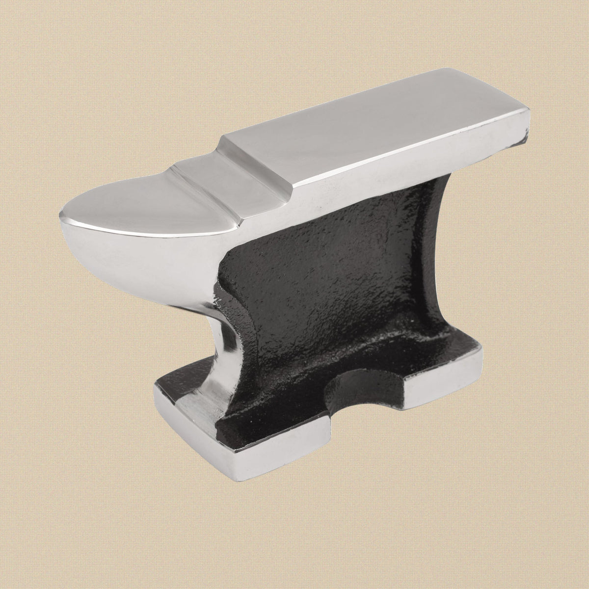 Flat horn cast steel bench anvil with polished face, 1.7 kg