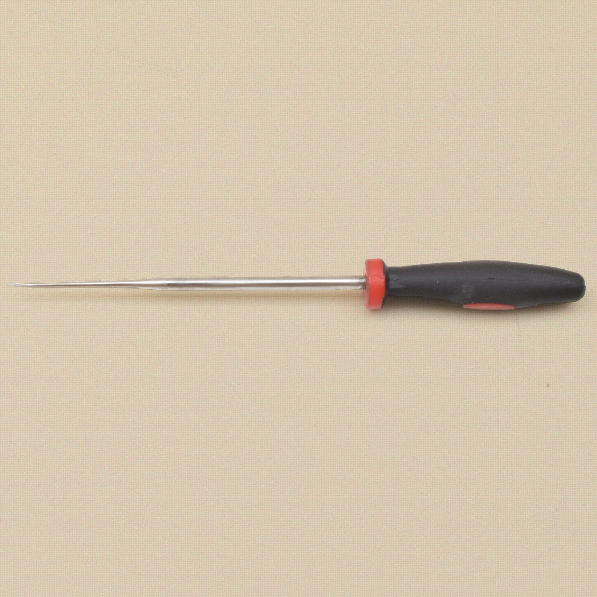 Knotting awl lying flat, point to the left
