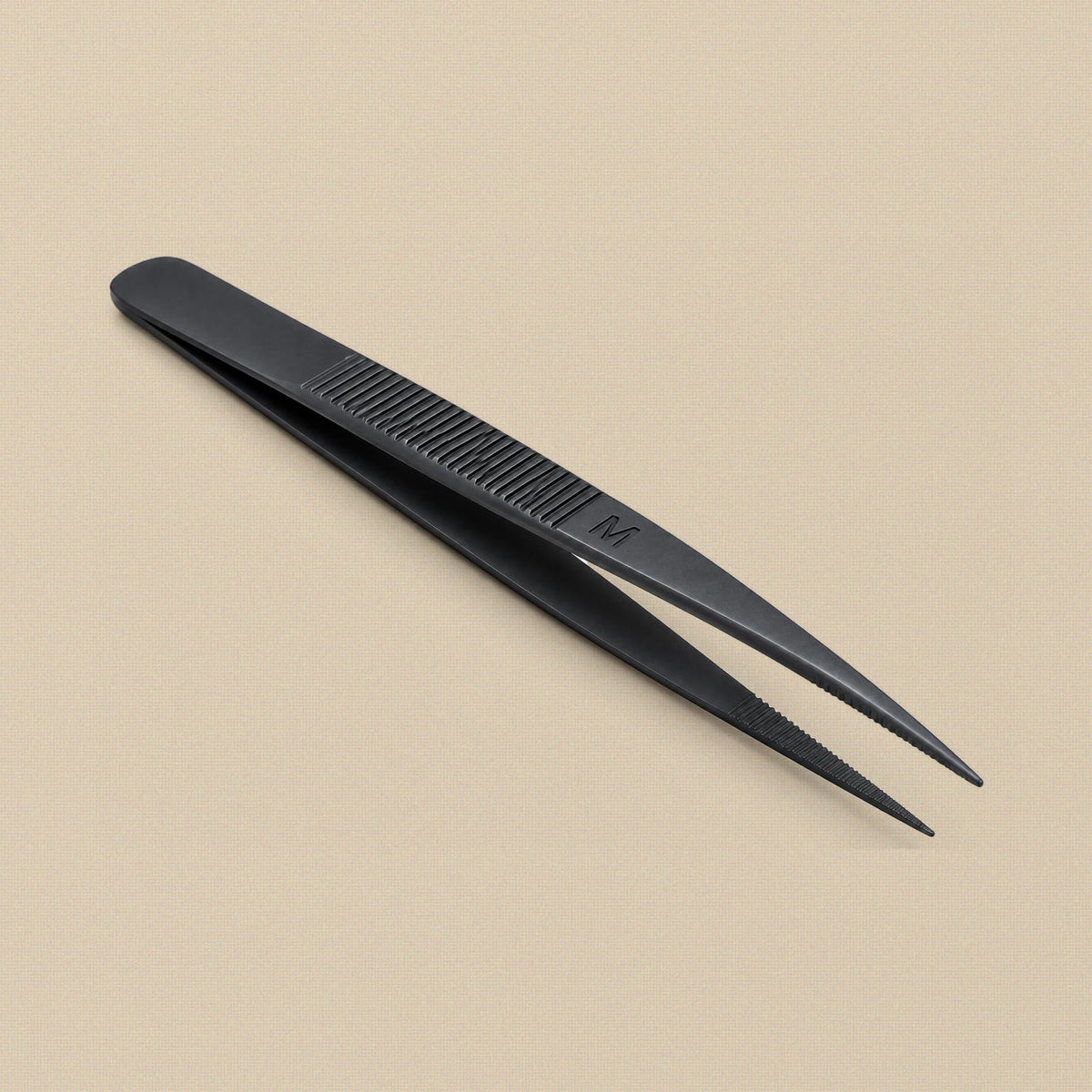 Black anodised stainless steel diamond tweezers with medium serrated tips, 16.5 cm