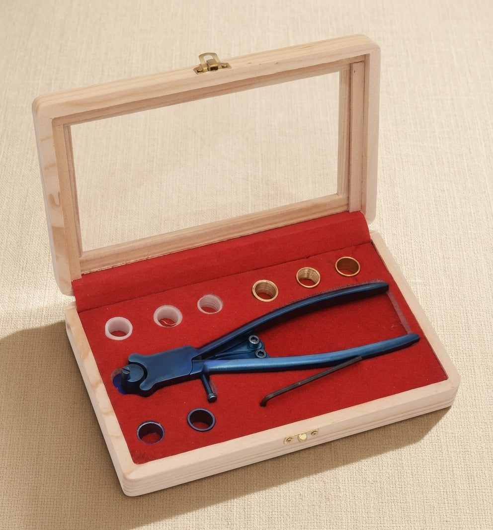 Blue jewellery forming pliers set with 8 sleeves in wooden box, parallel-action steel jaws