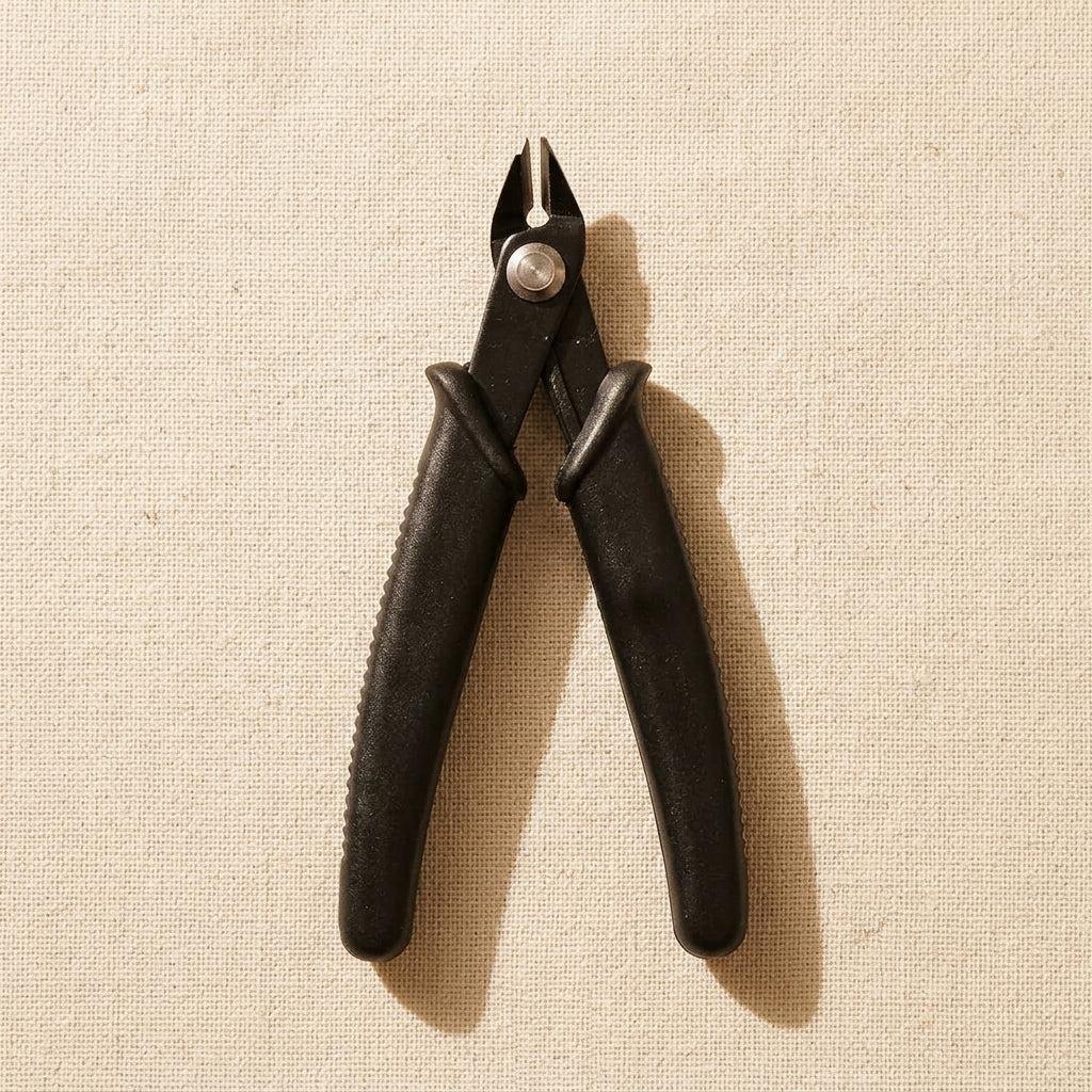 Close-up of slim line jaws on 5 inch economy diagonal cutters for jewellery wire