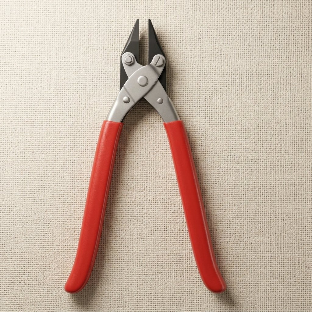 Close-up of smooth parallel jaws on 200mm jewellery making pliers, ideal for wirework.