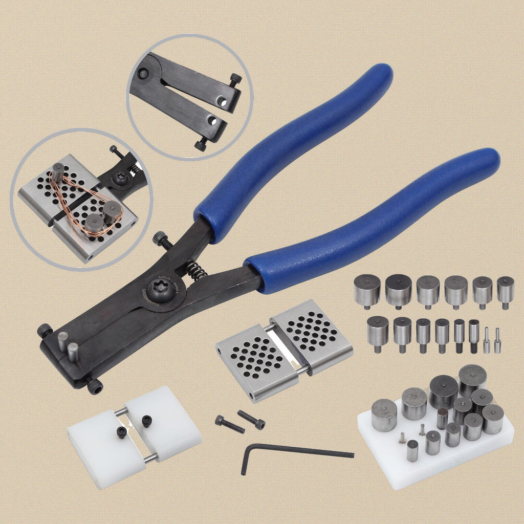 Link forming pliers with the peg selection and plates laid out