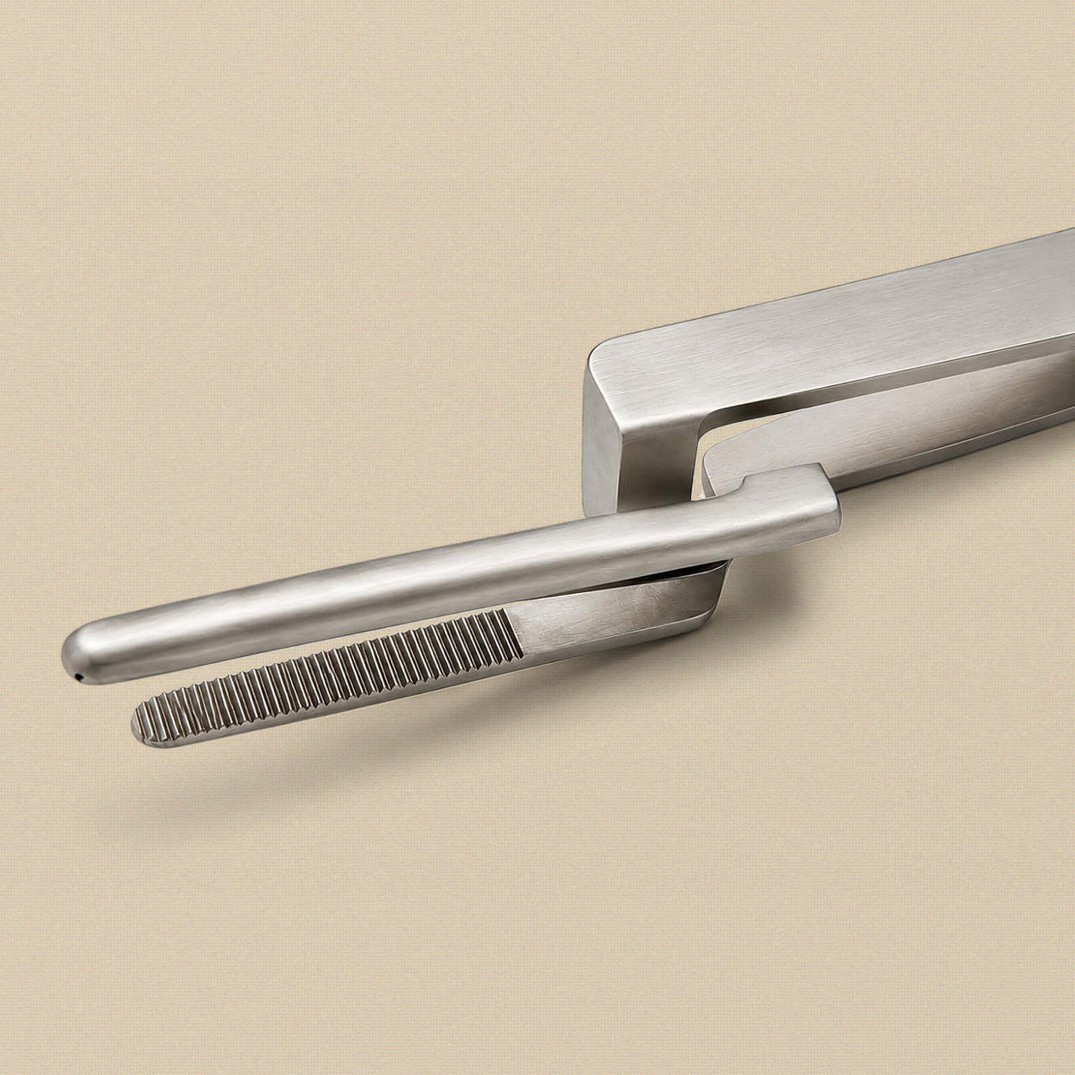 Close-up of the serrated tips and the bent stand-off arm