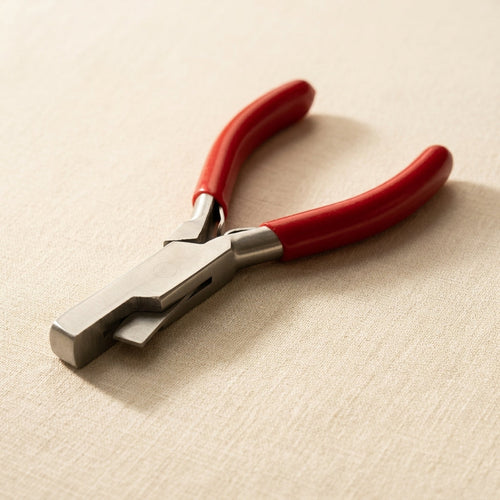 Stainless steel notching pliers with 1.5 mm notch for leather and jewellery making