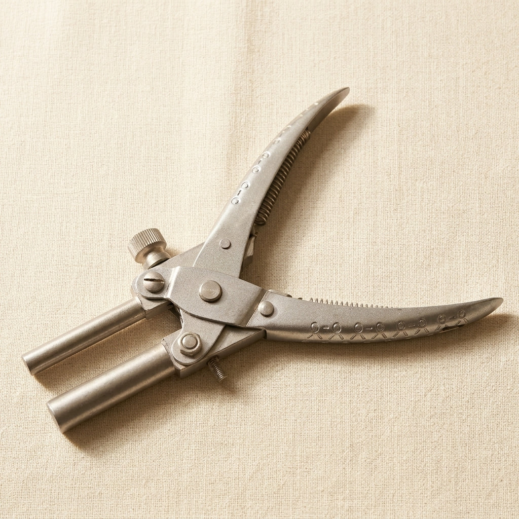 Parallel action pliers for jewellery making, with adjustable jaws and 8mm/11mm capacity.