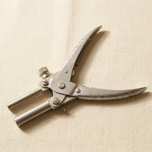 Parallel action pliers for jewellery making, with adjustable jaws and 8mm/11mm capacity.