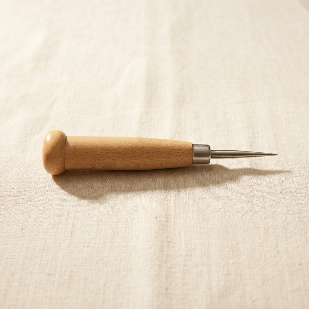 Steel scriber with wooden handle, 120mm, for detailed jewellery marking