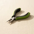 Ergonomic 4-in-1 jewellery pliers: round nose, flat nose, cutters, benders in stainless steel.