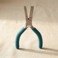 Medium square pliers for jewellery making, with 6mm and 8mm forming jaws, made of stainless steel.