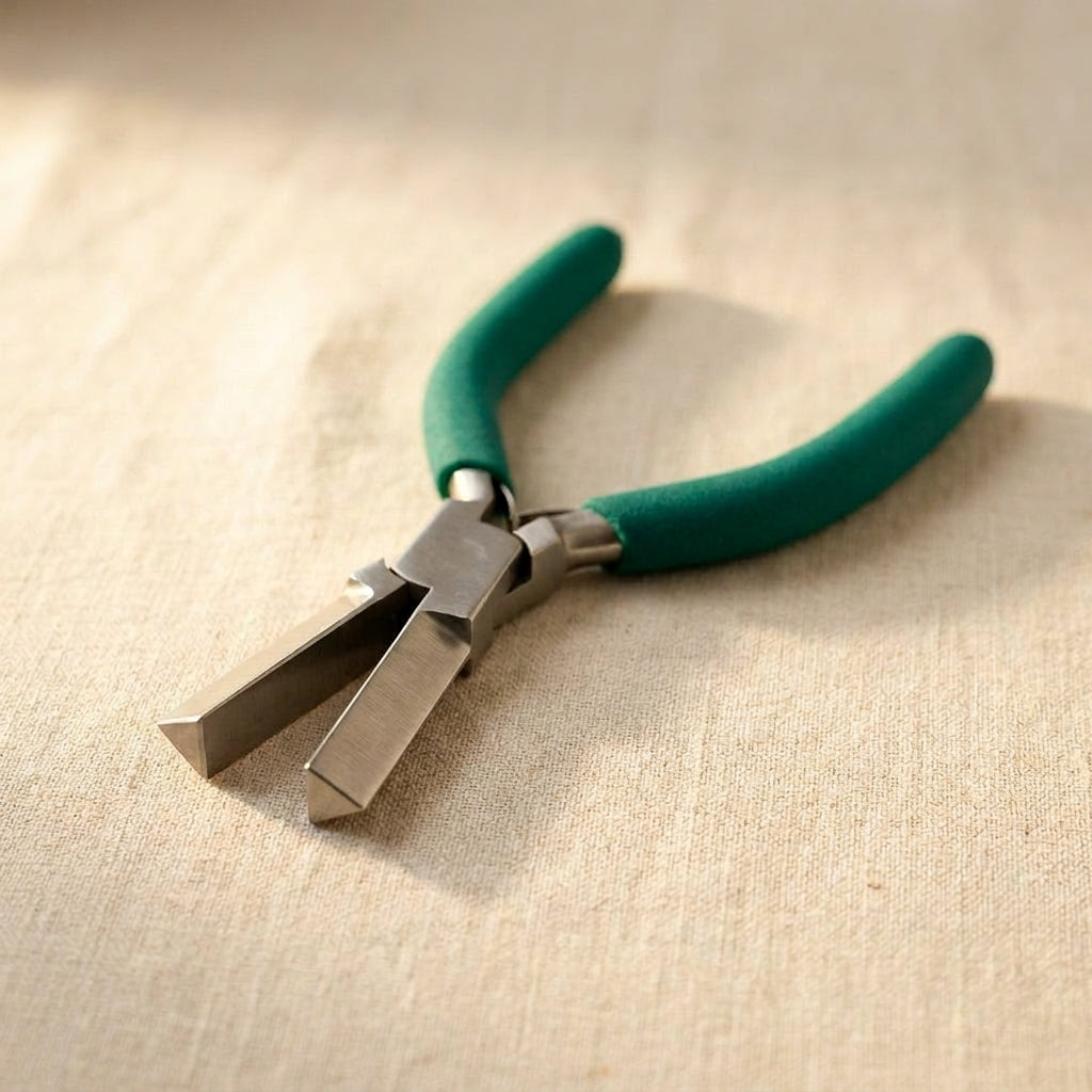 Medium triangle mandrel pliers, 17cm, 7 & 9mm jaws, for jewellery wire shaping