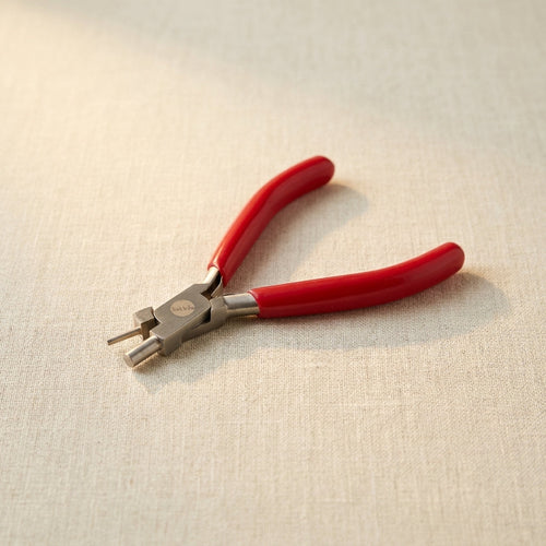 Mini jewellery pliers for wire looping and forming, with 2mm and 4mm parallel jaws.