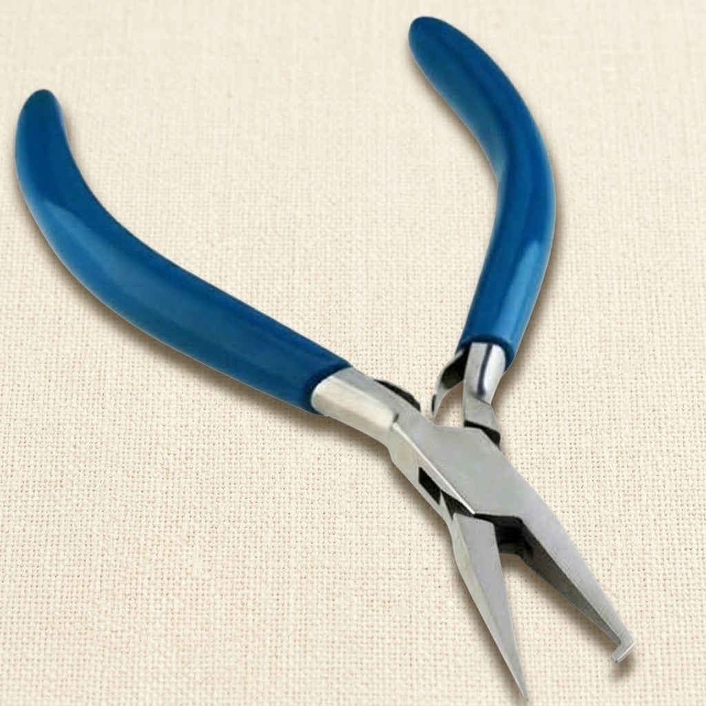 Professional parallel-action pliers for closing jewellery prongs, with a comfortable grip.