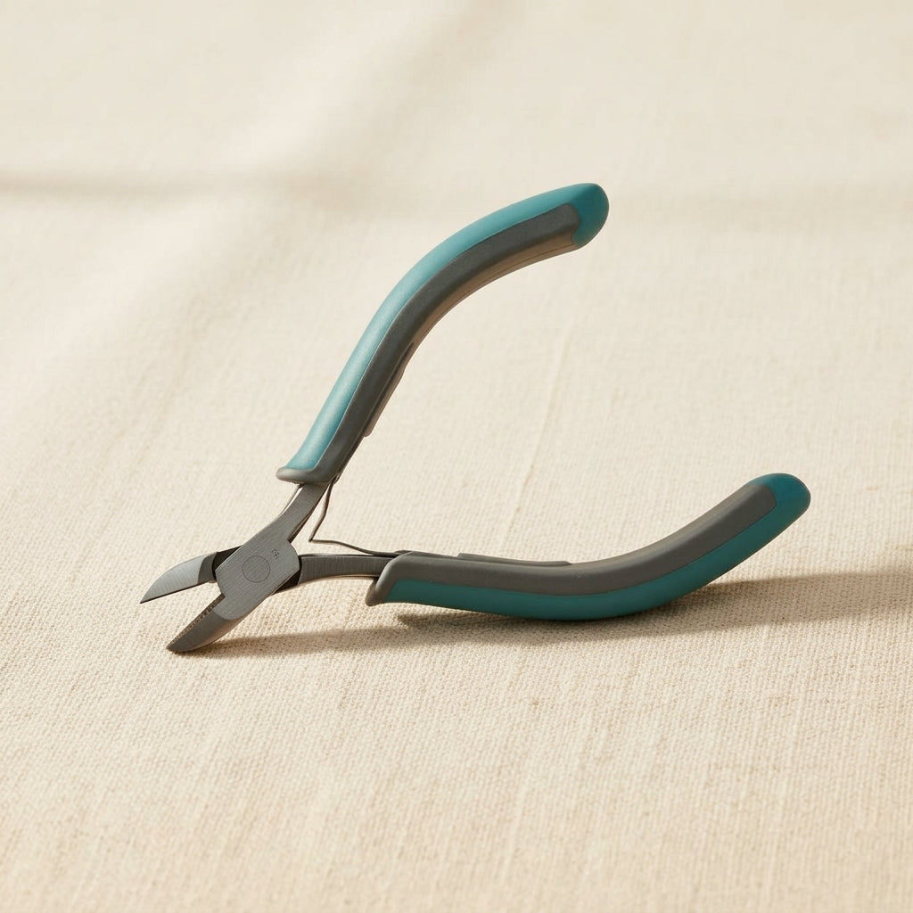 4.75-inch stainless steel side cutters with slim two-toned ergonomic grips for jewellery making.