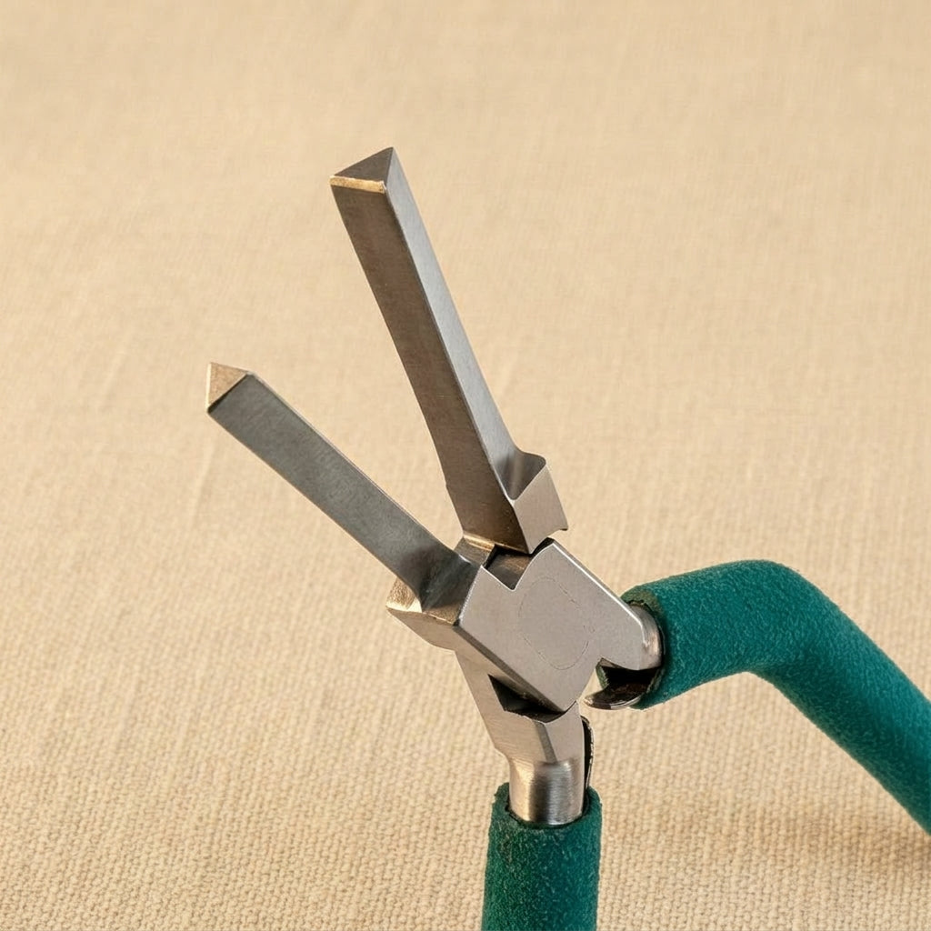 Small triangular jewellery mandrel pliers, 17cm, 4 & 6mm jaws, stainless steel for wire looping