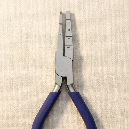 Stainless steel jewellery pliers with parallel square jaws for creating 2-8mm loops.